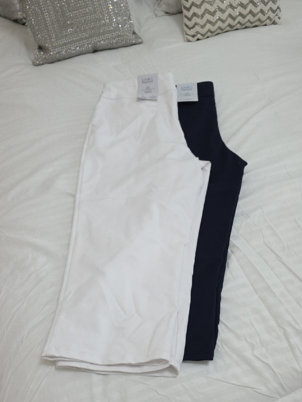 croft & barrow Womans White and Navy Casual Effortless Capris!